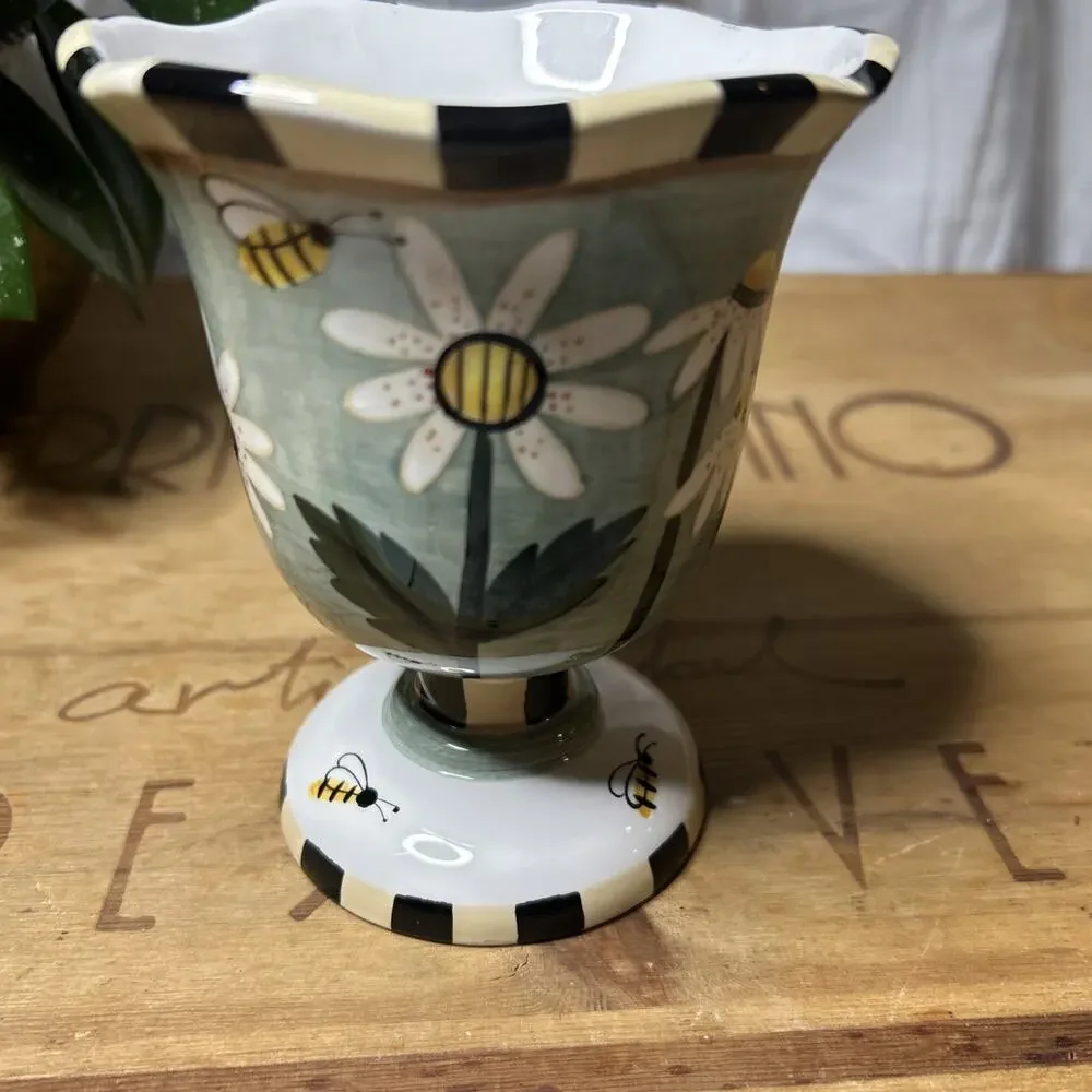 Charming Bumble Bee And Daisy Candle Holder 5” Tall